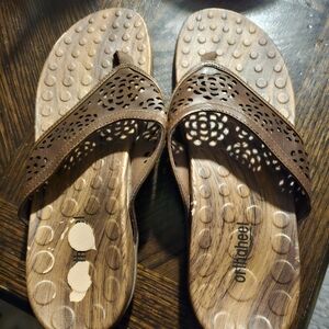 Orthaheel Tan Cut-Out Sandals